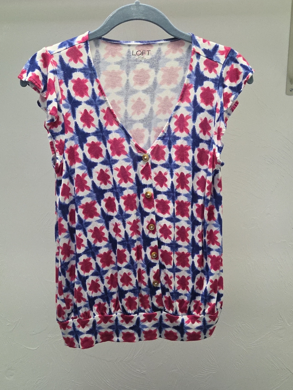 LOFT Pink & Blue Floral Button-Front V-Neck Top Size XS